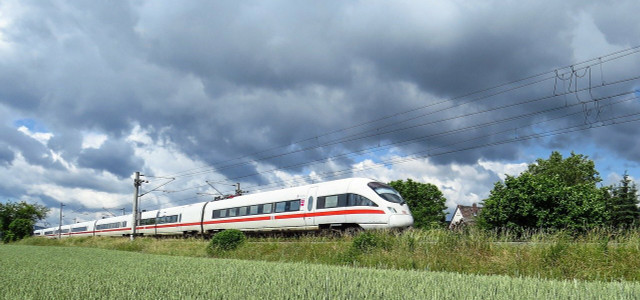 Bei einer Reise im Fernverkehr gibt es das City-Ticket der Bahn ab einer Strecke von 100 Kilometern kostenlos dazu.