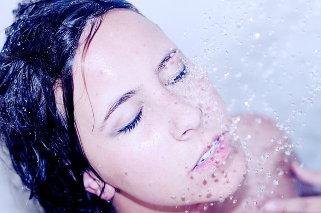duschen-verbraucht-weniger-wasser-als-ein-vollbad-cc0-pixabay-pexels-250126_download Duschen verbraucht weniger Wasser als ein Vollbad in der Badewanne.