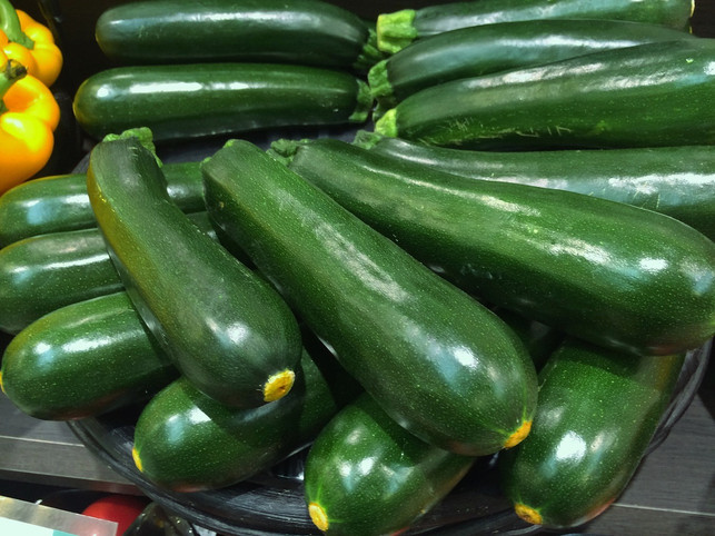 ein-kilo-zucchini-fuer-drei-bis-vier-glaeser-zucchin-cc0-pixabay-auntmasako-180919_download Ein Kilo Zucchini für drei bis vier Gläser Zucchini-Chutney.