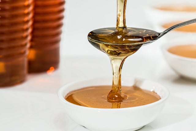Honey has an antibacterial effect and can speed up the healing process.
