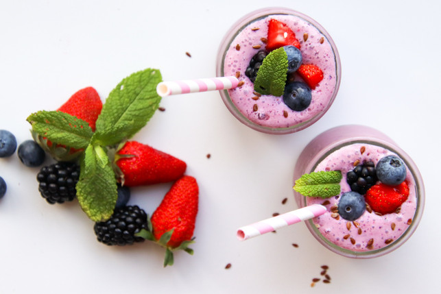der-sommer-ist-die-beste-zeit-fuer-smoothies-mit-re-cc0--pixabay--blandinejoannic-250603_download Der Sommer ist die beste Zeit für Smoothies mit regionalen Zutaten. Wie wär's mit einem Smoothie mit Beeren aus dem eigenen Garten?
