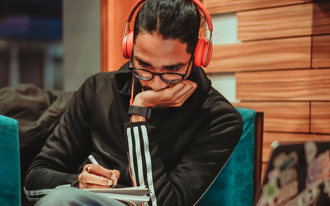 finanz-podcast-dollar-gill-unsplash-1280x800 Finanz Podcast