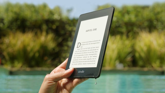 ebookreader-kindle-szene-amazon-201004-1280x720 Der Amazon-eReader Kindle ist eng mit dem Shop von Amazon verknüpft, aber sehr komfortabel