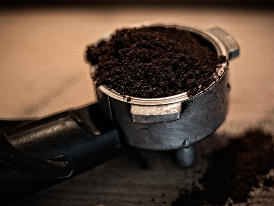 Ist Kaffeesatz gut für den Abfluss?