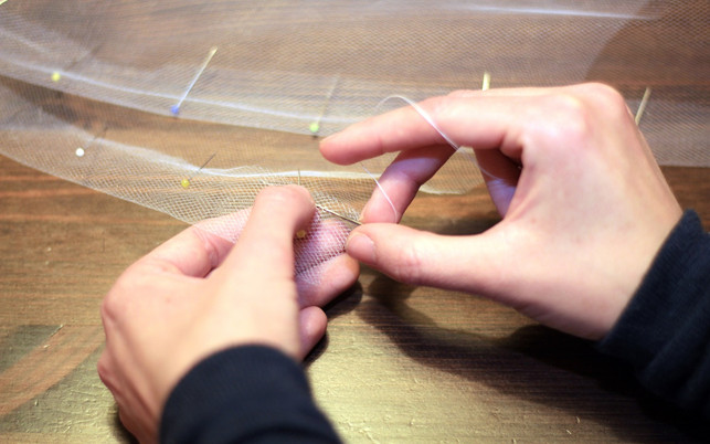 gemuesebeutel-selber-naehen-p-haende-170213-1280x800 In wenigen Schritten nähst du Obst- und Gemüsebeutel selbst, Hand näht