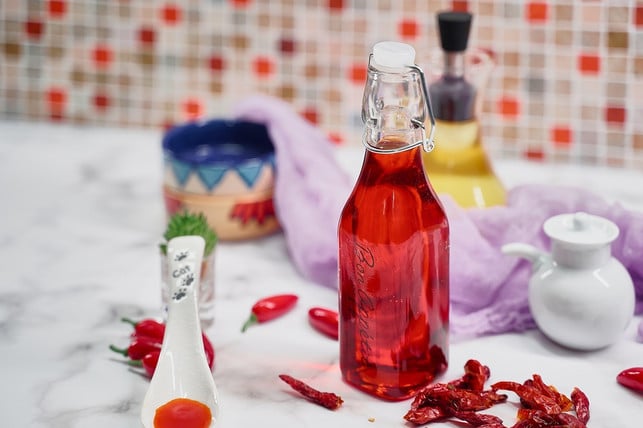 das-chilioel-muss-fuer-circa-zwei-wochen-ziehen-cc0-pixabay-9884533-241210_download Das Chiliöl muss für circa zwei Wochen ziehen.