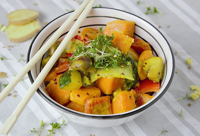 galgant-eignet-sich-hervorragend-um-curries-zu-wue-cc0-pixabay-einladung_zum_essen-191219_download Galgantwurzel eignet sich hervorragend, um Curries zu würzen.