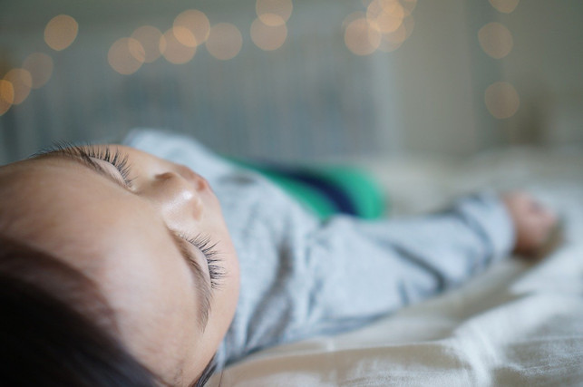 eine-bauchmassage-kannst-du-auch-bei-kindern-anwen-cc0-pixabay-fujikama-201111_download Eine Bauchmassage kannst du auch bei Kindern anwenden, um Bauchschmerzen, Blähungen und Verstopfung zu lindern.