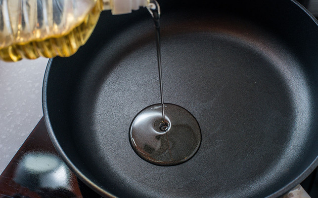 oele-fette-braten-c-170517-1280x800 Bratöl