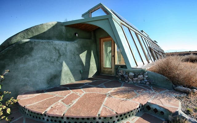 earthship-content-x-jenny-parkins-170127-1280x600-640x400 Earthship Tempelhof