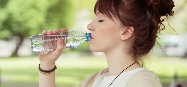 Trinkflaschen Tritan Leitungswasser trinken – oder Flaschenwasser? Was ist gesund?