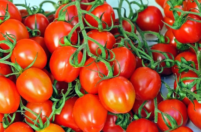 aus-frischen-tomaten-kannst-du-deinen-eigenen-toma-cc0-pixabay-couleur-181127_download Aus frischen Tomaten kannst du deinen eigenen Tomatensaft machen.