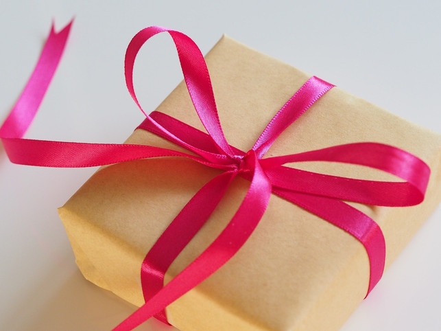 geschenkpapier-ohne-glitzer-oder-beschichtung-kann-cc0-pixabay-jessbaileydesign-231215_download-1 Geschenkpapier ohne Glitzer oder Beschichtung kannst du bedenkenlos im Papiermüll entsorgen.