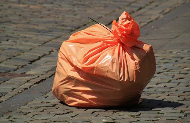 loesungsmittel-gehoeren-nicht-in-den-normalen-hausmue-cc0-pixabay-cocoparisienne-200331_download Lösungsmittel gehören nicht in den normalen Hausmüll.