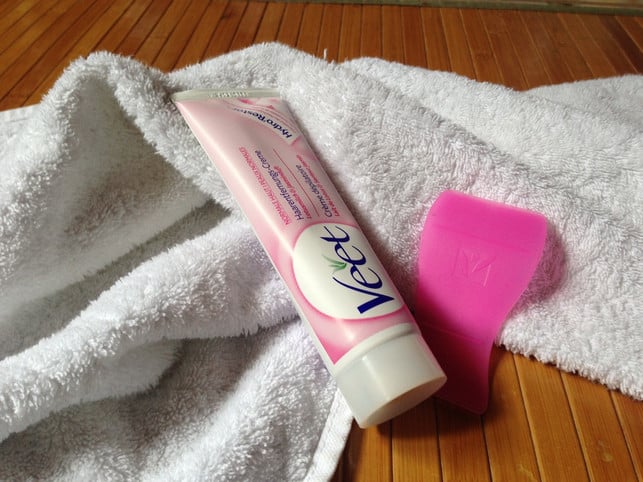 Creme Enthaarungscreme ist nicht gut für die Haut.