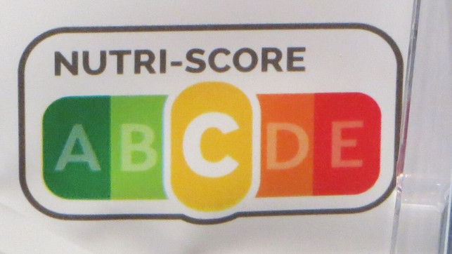 der-nutri-score-ist-eine-fuenfteilige-skala-und-ken-utopia-leonie-barghorn-231221_download Der Nutri-Score ist eine fünfteilige Skala und kennzeichnet den Nährwert eines Produkts.