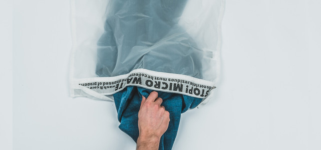 der-guppyfriend-waschbeutel-faengt-mikroplastikteil-guppyfriend-181206_download Der Guppyfriend-Waschbeutel fängt Mikroplastikteilchen ein