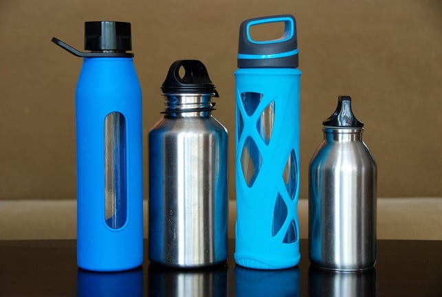 mit-einer-wiederverwendbaren-flasche-kannst-du-muel-cc0-pixabay-naturefriend-210531_download Mit einer wiederverwendbaren Flasche kannst du Müll vermeiden, wenn du im Freien schläfst.