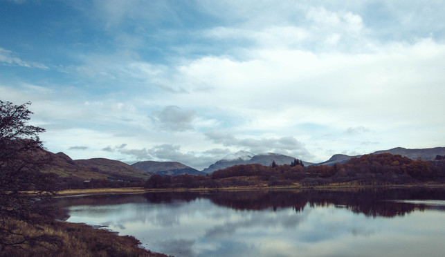 die-west-highland-line-passiert-loch-awe-cc0--pixabay--romyjoo-250806_download Die West Highland Line passiert Loch Awe.