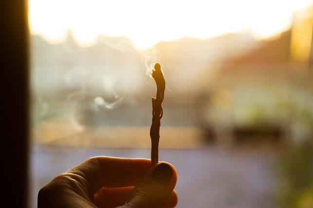 auch-heute-wird-in-den-rauhnaechten-oft-orakelt-und-cc0-pixabay-alefukugava-230223_download Auch heute wird in den Rauhnächten oft orakelt und geräuchert.