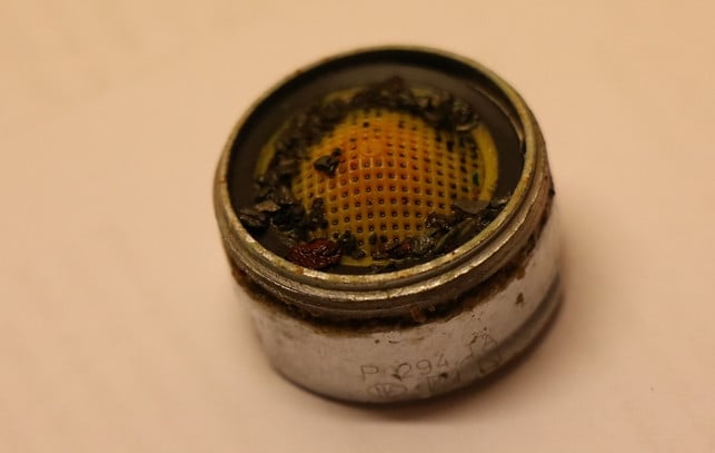 das-sieb-hat-steinchen-aus-dem-wasser-aufgefangen-utopia-kathrin-inerle-170921_download Das Sieb hat Steinchen aus dem Wasser aufgefangen.