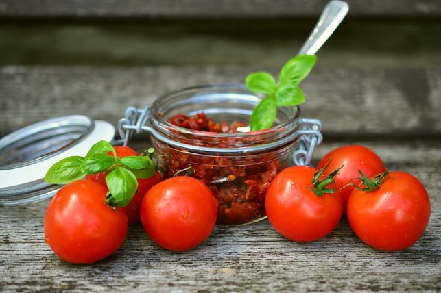 eines-der-einfachsten-antipaste-rezepte-getrockne-cc0-pixabay-congerdesign-180614_download Eines der einfachsten Antipaste-Rezepte: Getrocknete Tomaten in Öl.