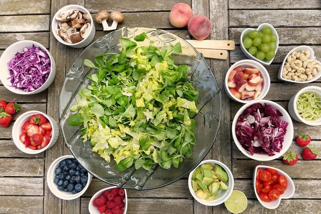 experimentiere-mit-verschiedenen-dressings-und-zut-cc0-pixabay-silviarita-181114_download Experimentiere mit verschiedenen Dressings und Zutaten und finde so deinen Lieblingssalat.
