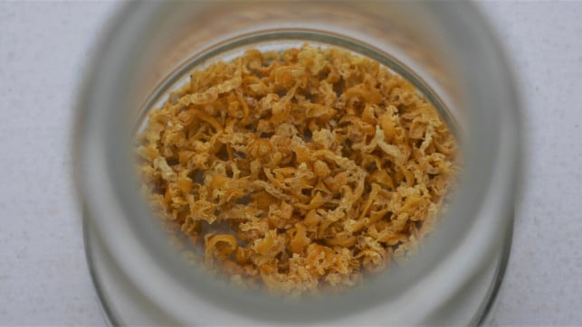 zitronenabrieb-haelt-sich-luftdicht-verschlossen-ei-sven-christian-schulz-utopia-210521 Zitronenabrieb hält sich luftdicht verschlossen einige Wochen.