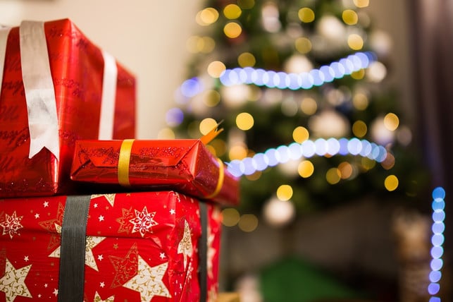 finde-kreative-alternativen-zu-geschenkpapier-um-cc0-pixabay-pexels-200829_download Finde kreative Alternativen zu Geschenkpapier, um Papier zu sparen.