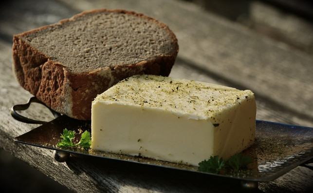 berg-beziehungsweise-winterbohnenkraut-passt-auch-cc0-pixabay-congerdesign-230624_download Berg- beziehungsweise Winterbohnenkraut passt auch sehr gut in (vegane) Kräuterbutter.