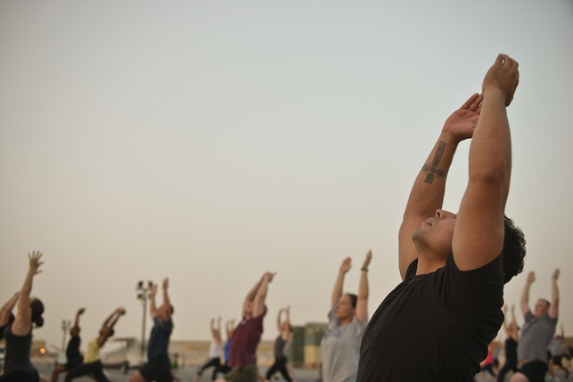das-ueben-unter-freiem-himmel-kann-dem-yoga-eine-ga-cc0-pixabay-janeb13-180412_download Das Üben unter freiem Himmel kann dem Yoga eine ganz neue Dimension verleihen.