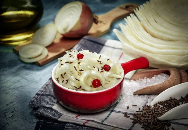 im-winter-kannst-du-auch-auf-eingelegtes-gemuese-w-cc0-pixabay-4174332-201118_download Im Winter kannst du auf eingelegtes Gemüse wie Sauerkraut als deftige Beilage zurückgreifen.