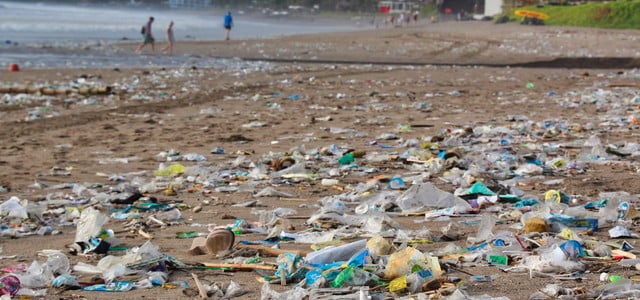 Plastikmüll am Strand