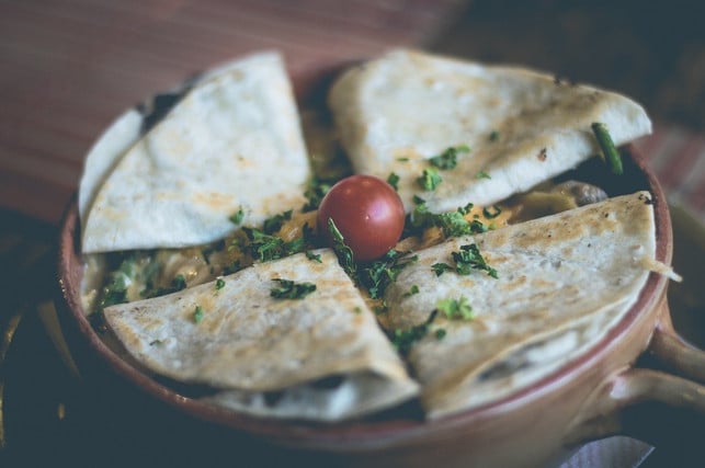 quesadilla-mit-spinat-und-veganem-kaese-cc0-pixabay-pexels-191231_download Quesadilla mit Spinat und veganem Käse.