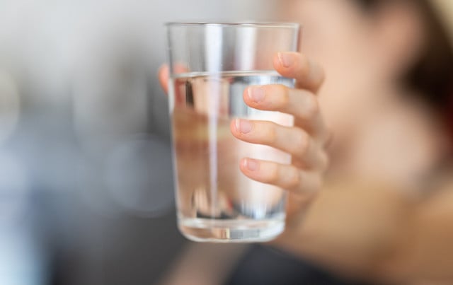 The best drink when it's hot: tap or mineral water