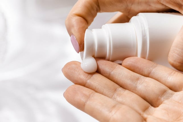 wenn-der-ph-saure-hautschutz-abgewaschen-ist-schue-cc0pixabayadorebeautynz-220108_download Wenn der pH-saure Hautschutz abgewaschen ist, schützt eine Creme.