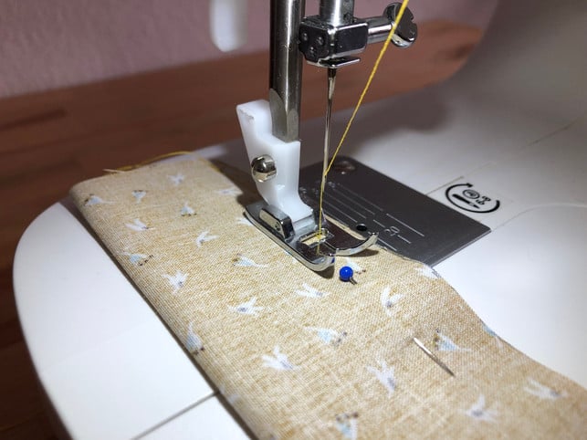 ein-scrunchie-ist-schnell-genaeht-utopiadelea-hermann-220115_download Ein Scrunchie ist schnell genäht.