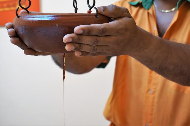 traditioneller-stirnoelguss-cc0-pixabay-guvo59-190410_download Traditioneller Stirnölguss