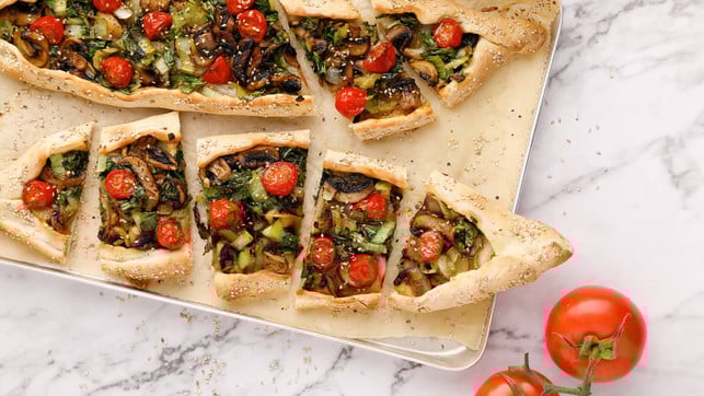 Veganes Pide mit enerBiO Hummus Veganes Pide mit enerBiO Hummus