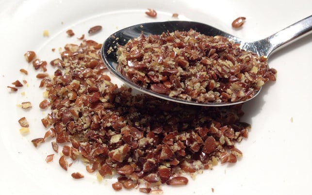 geschrotete-leinsamen-sind-ein-bewaehrtes-hausmitte-cc0-pixabay-fesehe-181213 Geschrotete Leinsamen sind ein bewährtes Hausmittel bei Magen-Darm-Beschwerden.