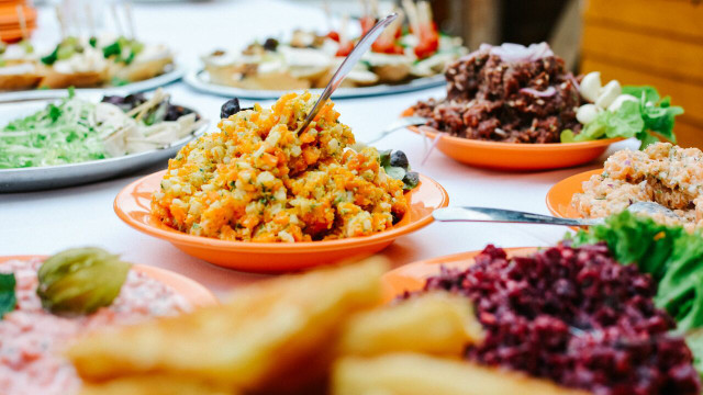 grillparty-cc0-foodiesfeed-jakub-kapusnak-220722 Grillparty