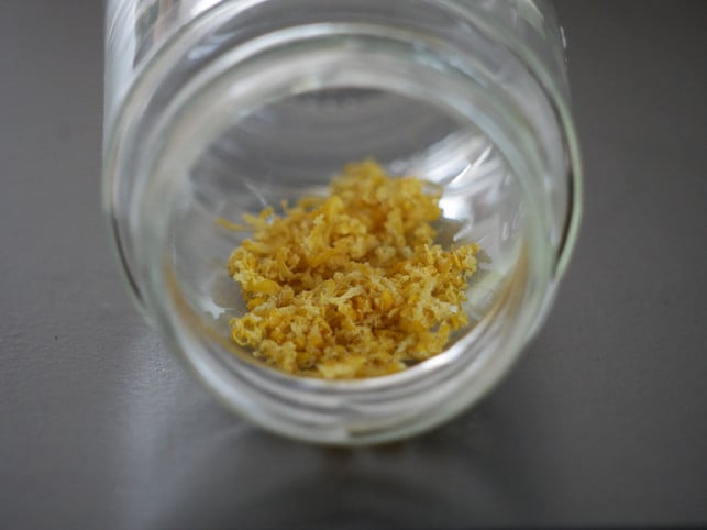 zitronenzucker-mithilfe-von-zitronenabrieb-herstel-sven-christian-schulz-utopia-210521_download Zitronenzucker mithilfe von Zitronenabrieb herstellen