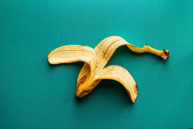 banane-schale-us-louis-hansel-05012023-1920x1280px Bananenschale Bio-Müll