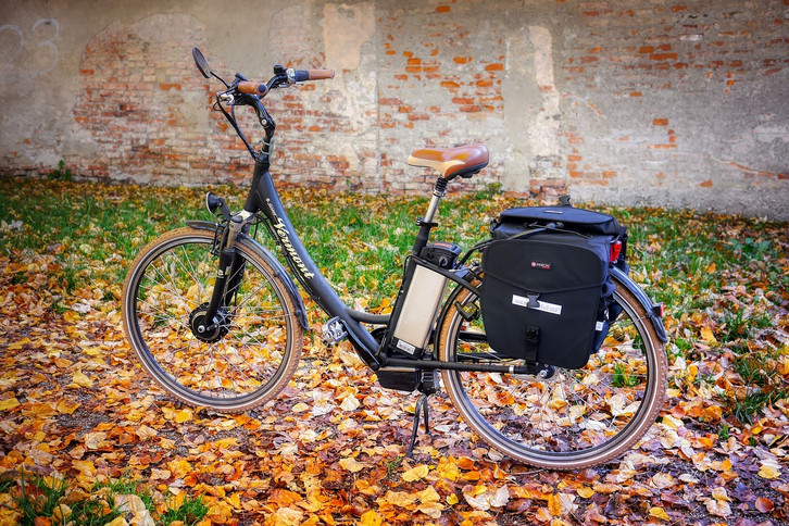 fahrradhelm peinlich Alpina Path Fahrradhelm, Black matt, 51-56 cm | leichte Inmold-Bauweise - optimale Belüftung Lenker:Flat aluminum Charger Cube Ladeinfrastruktur | Venenkompression