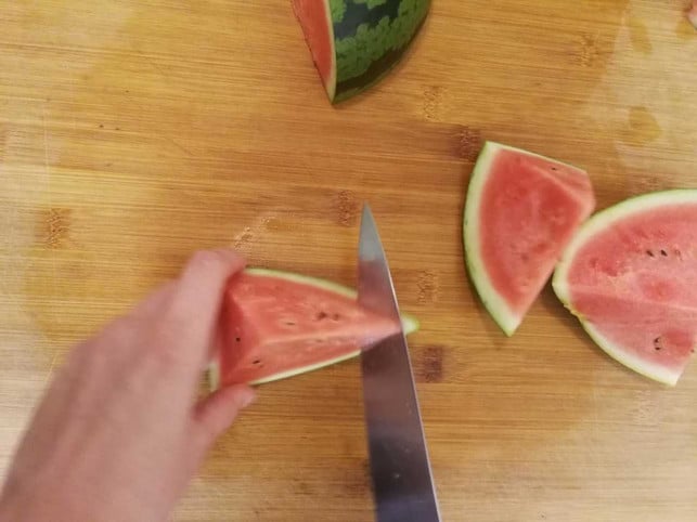 je-kleiner-du-die-melone-schneidest-desto-besser-copyright-utopia-inke-klabunde-190628_download Je kleiner du die Melone schneidest, desto besser kannst du sie filetieren.