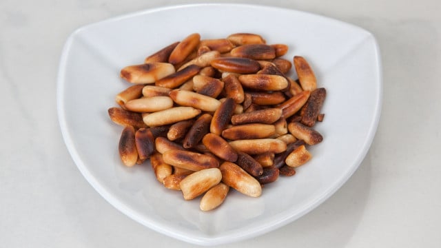 pinienkerne-sind-lecker-aber-teuer-cc0-pixabay-waldrebell-221017 Pinienkerne sind lecker, aber teuer