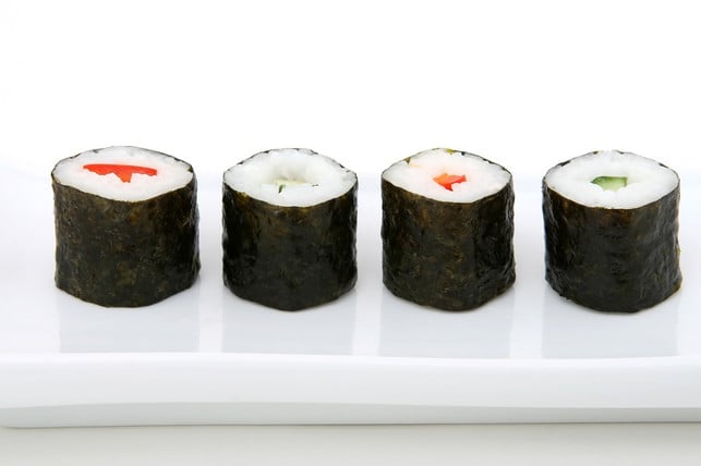 vegetarisches-sushi-mit-moehre-und-gurke-ist-nachha-cc0-pixabay-robert-owen-wahl-190405_download Vegetarisches Sushi mit Möhre und Gurke ist nachhaltig und lecker.