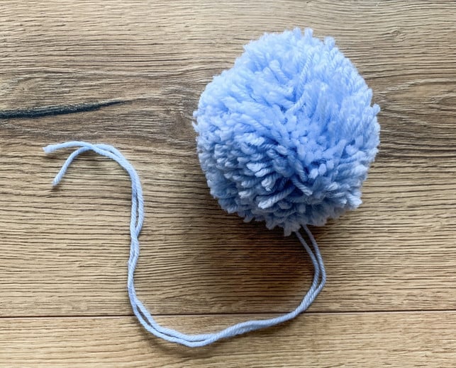 fertig-es-sit-kinderleicht-einen-bommel-selber-z-katrin-baab-utopia-191227_download Fertig! Es sit kinderleicht, einen Bommel selber zu machen.