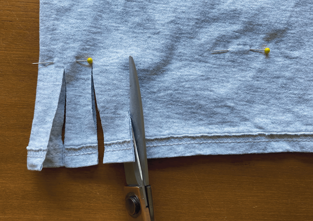 die-fransen-im-t-shirt-sollten-etwa-zwei-zentimete-utopiafreya-petersen-250519_download Die Fransen im T-Shirt sollten etwa zwei Zentimeter dick sein.