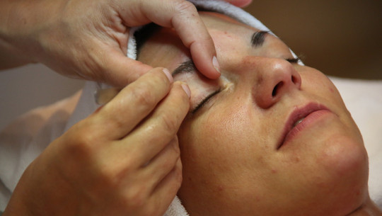 augenbrauen-zupfen-cc0pixabayoffice469-190414 Augenbrauen zupfen